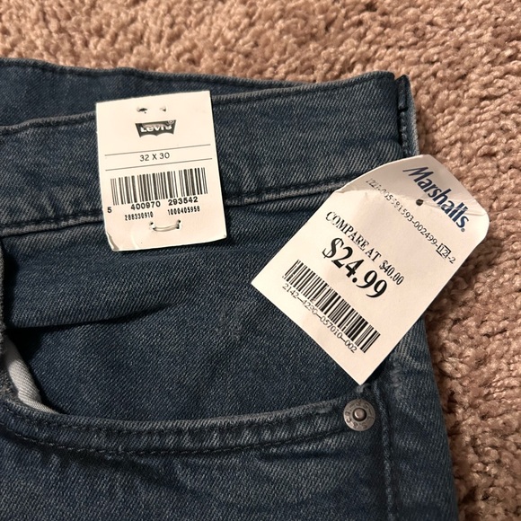 Men’s Levi Jeans - Picture 3 of 3